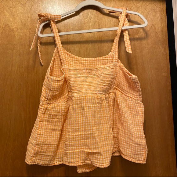 Old Navy tank - Picture 3 of 4